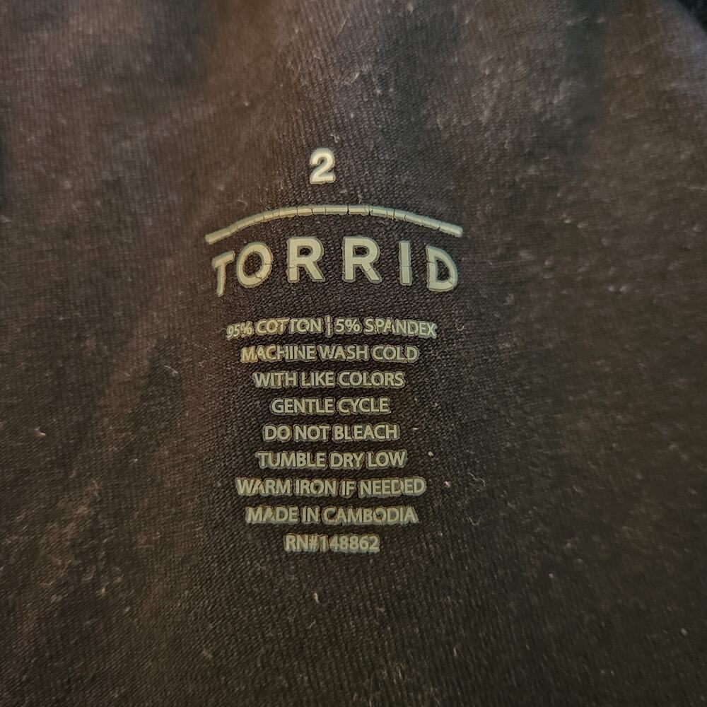 Torrid Capri Premium Legging Black Star Clusters Wide Waist Size 2X - Picture 3 of 6